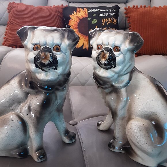 Vintage Set of Staffordshire Style Porcelain Pug Dogs - Picture 8 of 10